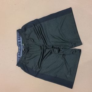 Under Armour shorts size Medium